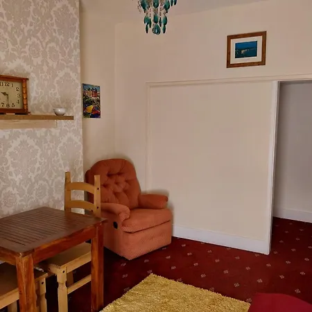 170 Victoria Road - 1 Bed Ground Floor Flat *