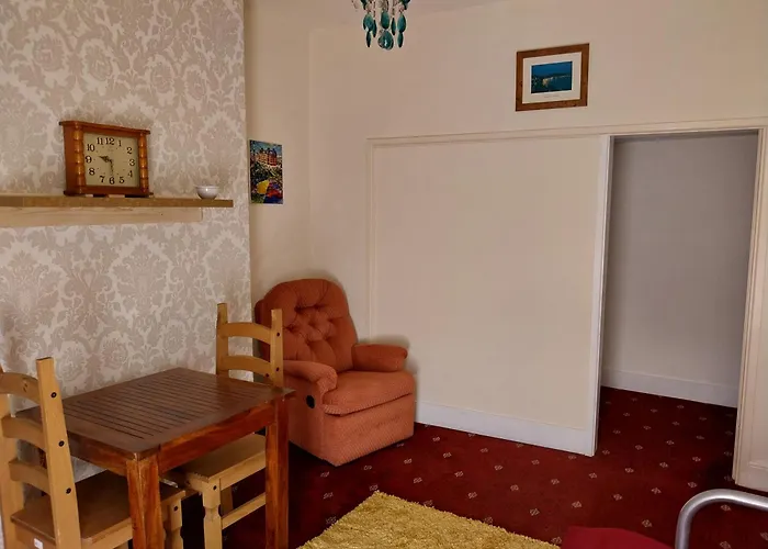 170 Victoria Road - 1 Bed Ground Floor Flat *