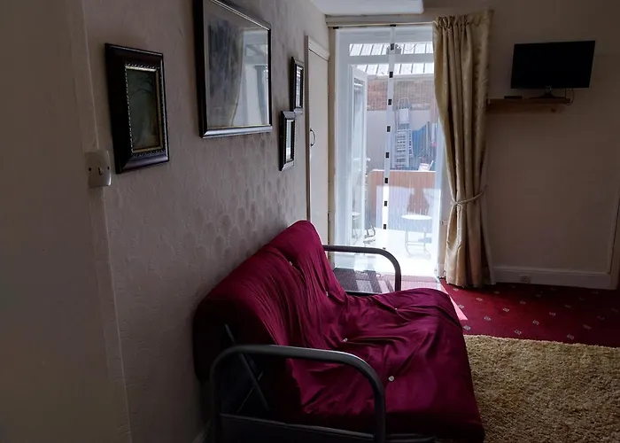 Апартаменты 170 Victoria Road - 1 Bed Ground Floor Flat