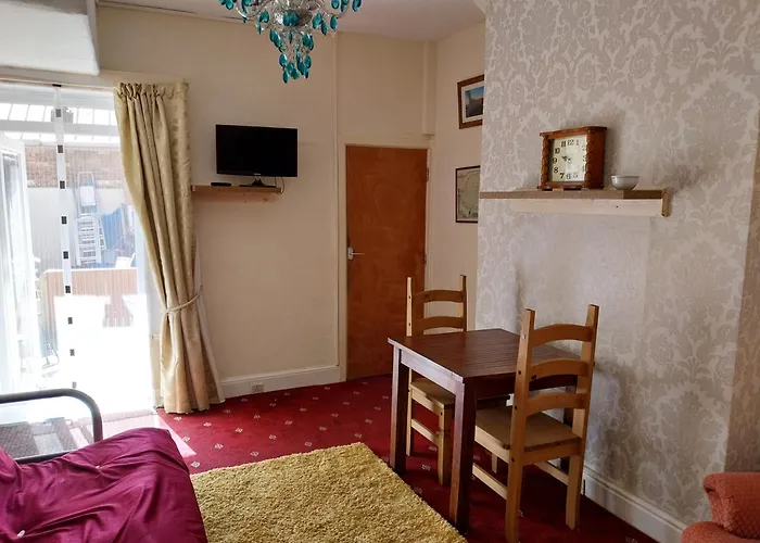 170 Victoria Road - 1 Bed Ground Floor Flat Апартаменты