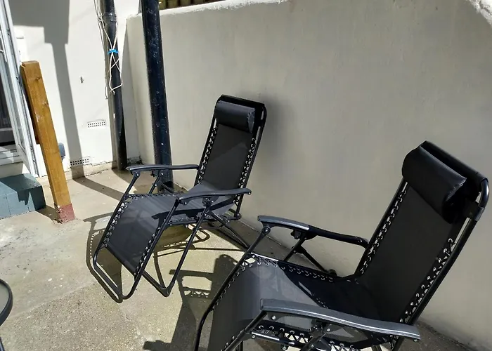 Апартаменты 170 Victoria Road - 1 Bed Ground Floor Flat